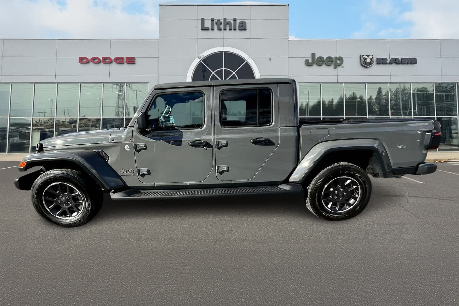 2023 Jeep Gladiator Overland photo 3