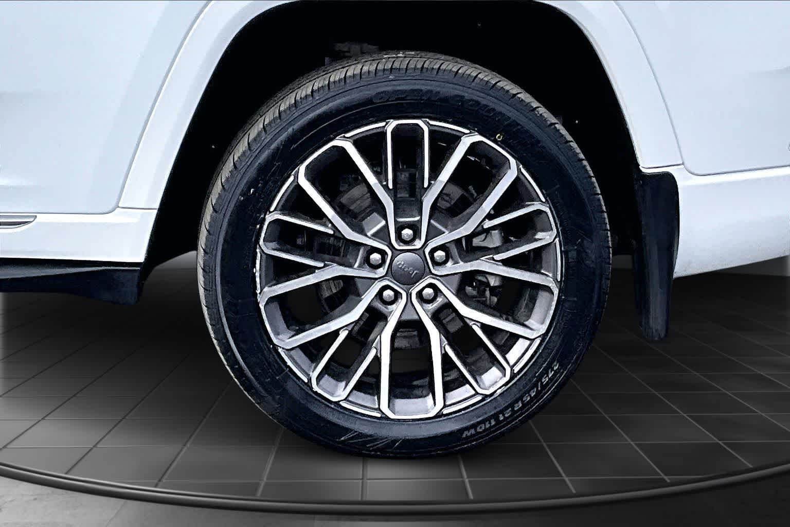 Thumbnail: 2024 Jeep Grand Cherokee L - 36