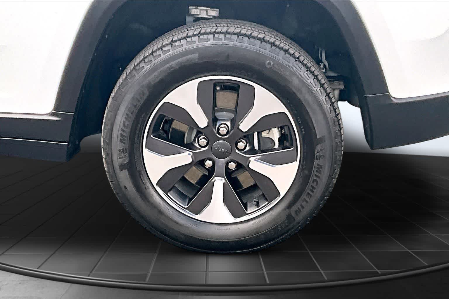 Thumbnail: 2023 Jeep Grand Cherokee - 36