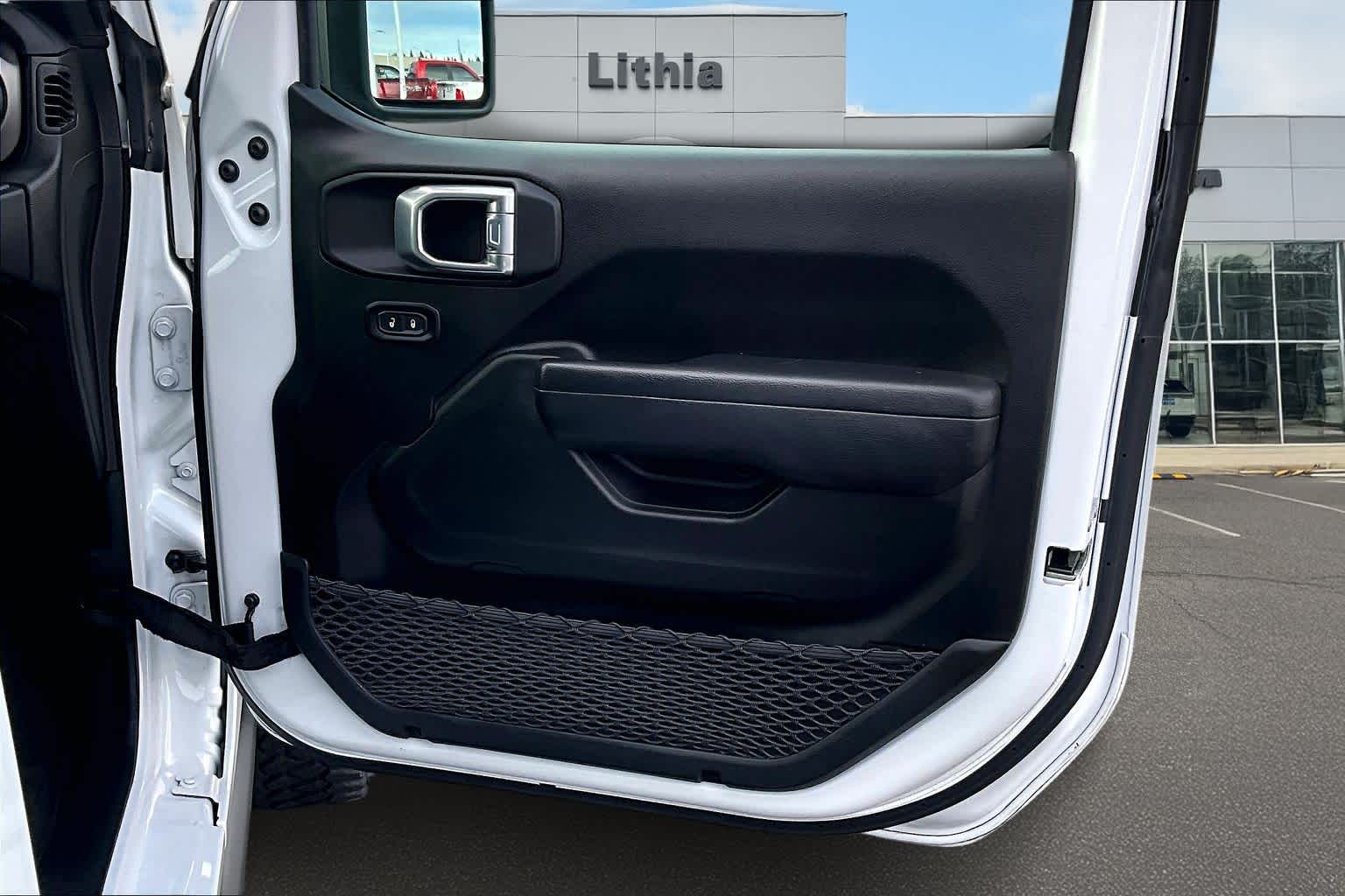 Thumbnail: 2022 Jeep Wrangler - 29