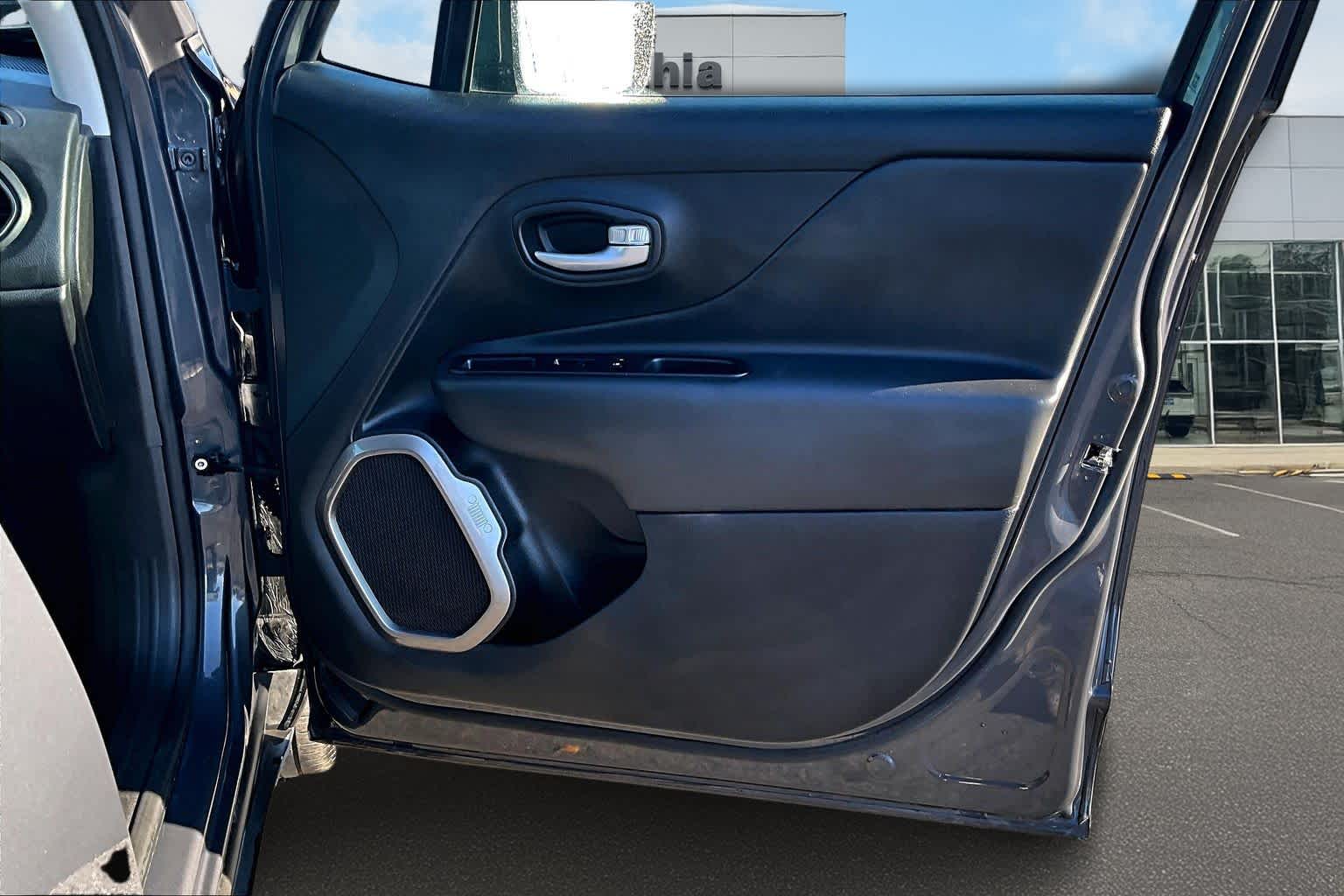 Thumbnail: 2023 Jeep Renegade - 29