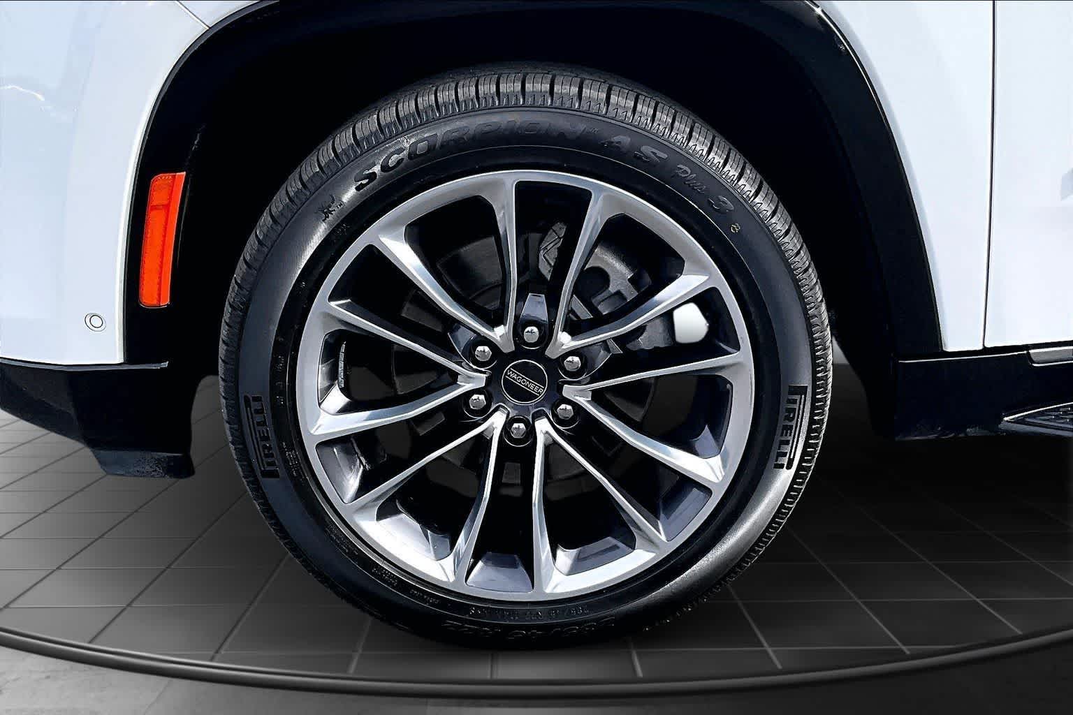 Thumbnail: 2023 Jeep Wagoneer - 8