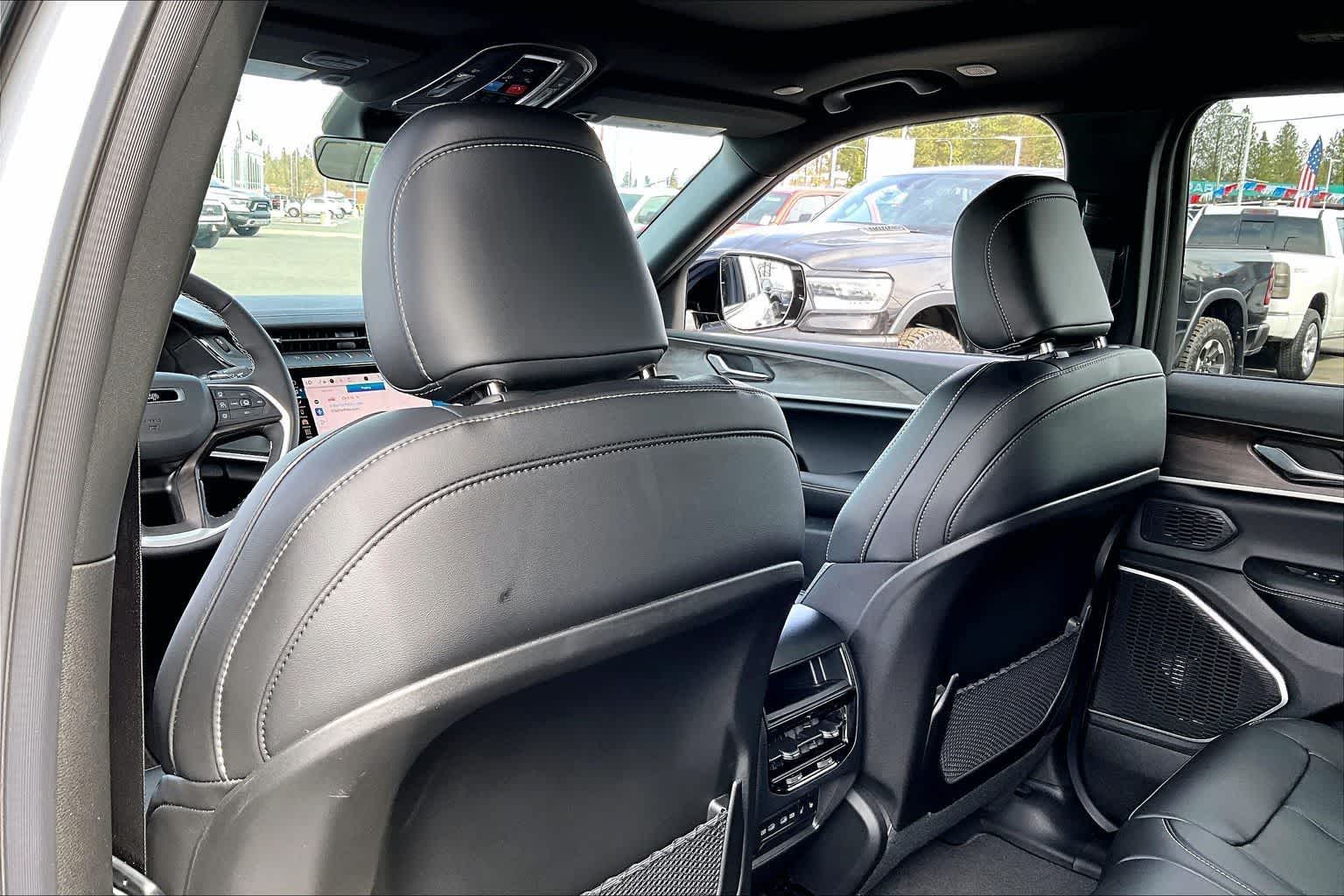 Thumbnail: 2026 Jeep Grand Cherokee - 12