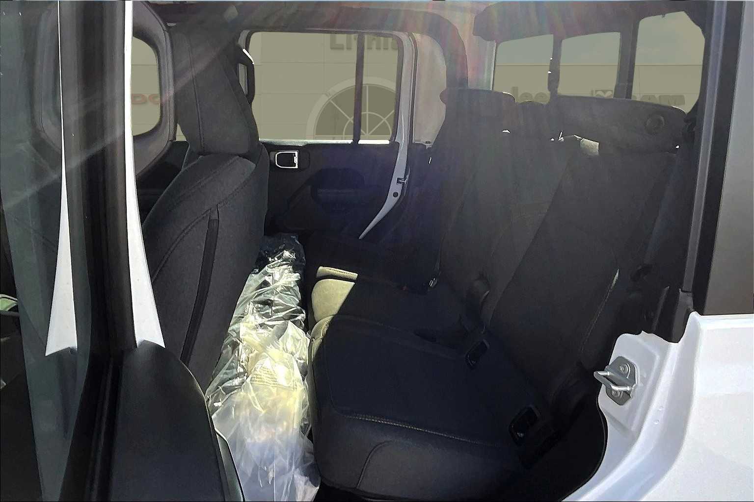 Thumbnail: 2025 Jeep Gladiator - 13