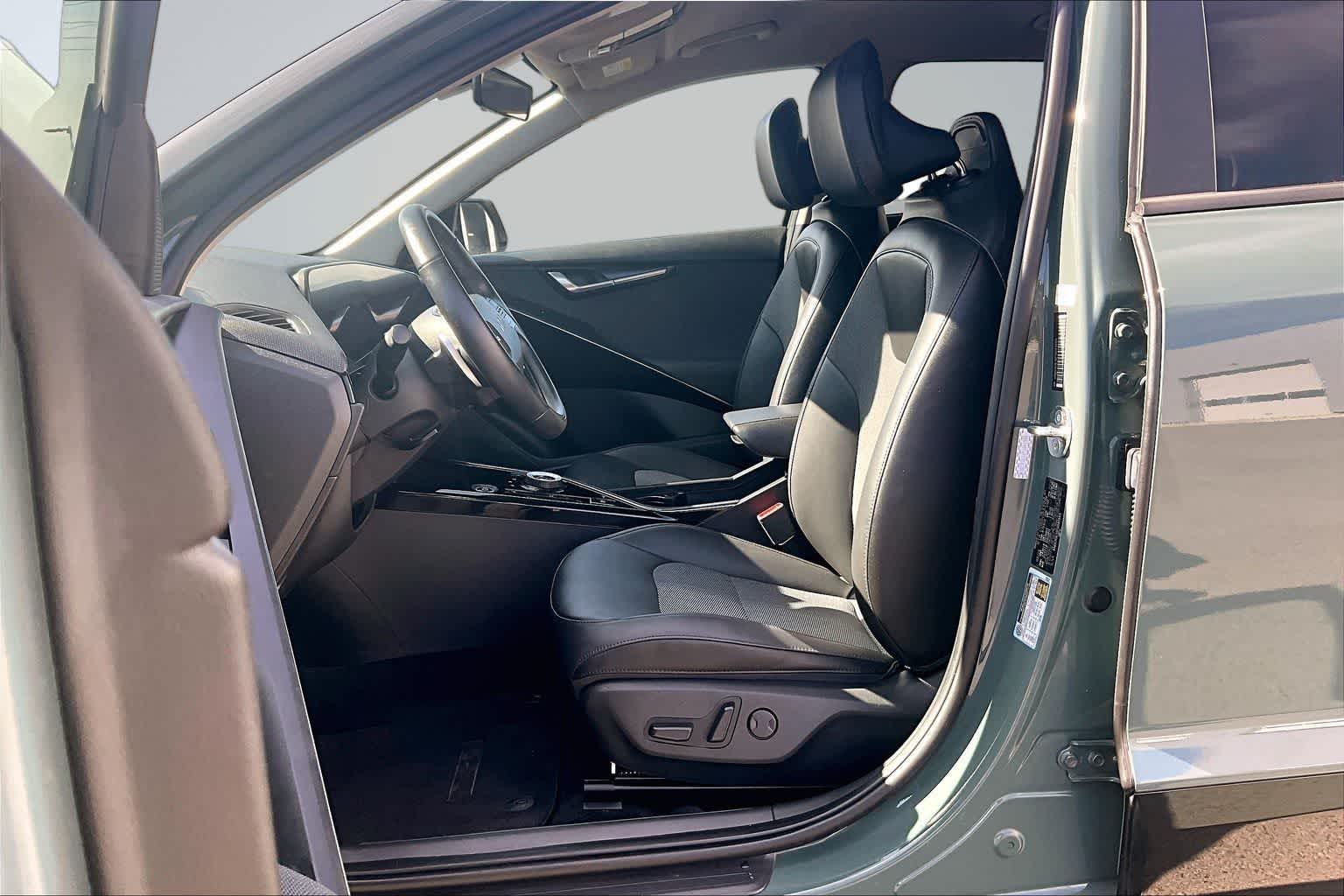 Thumbnail: 2023 Kia Niro - 10