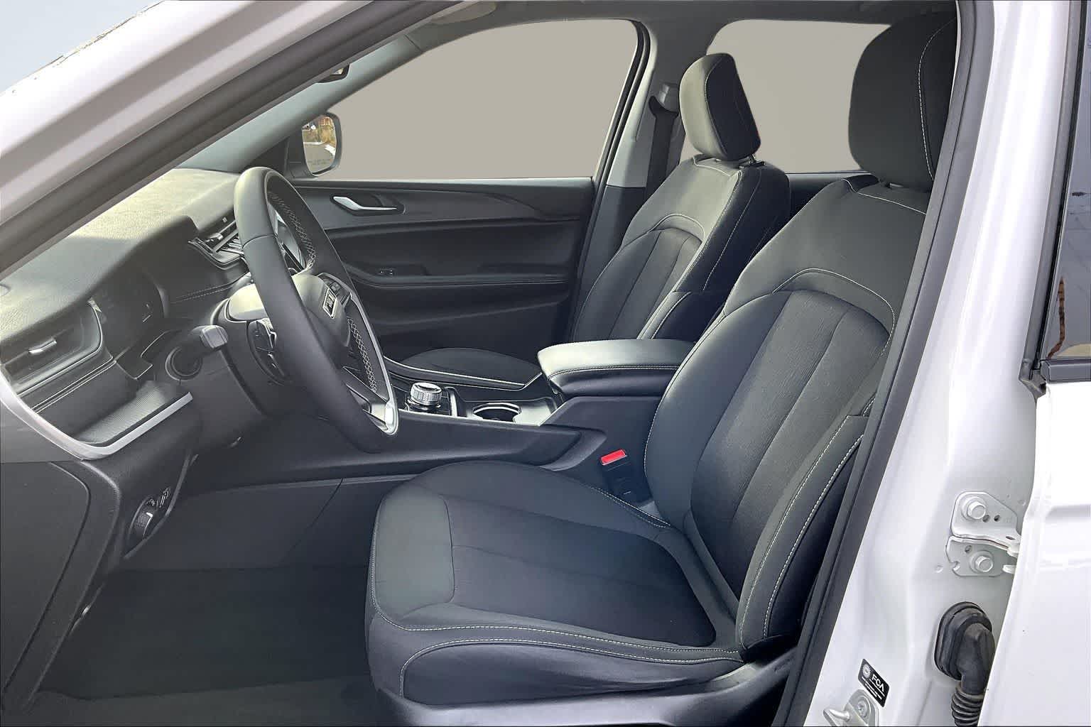 Thumbnail: 2024 Jeep Grand Cherokee - 11