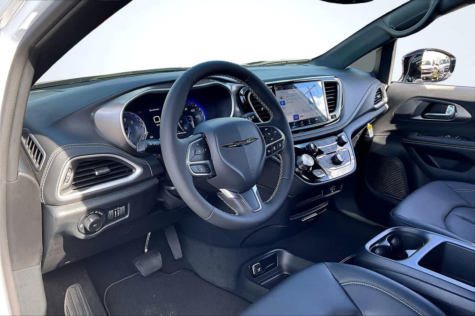 Thumbnail: 2026 Chrysler Pacifica - 2