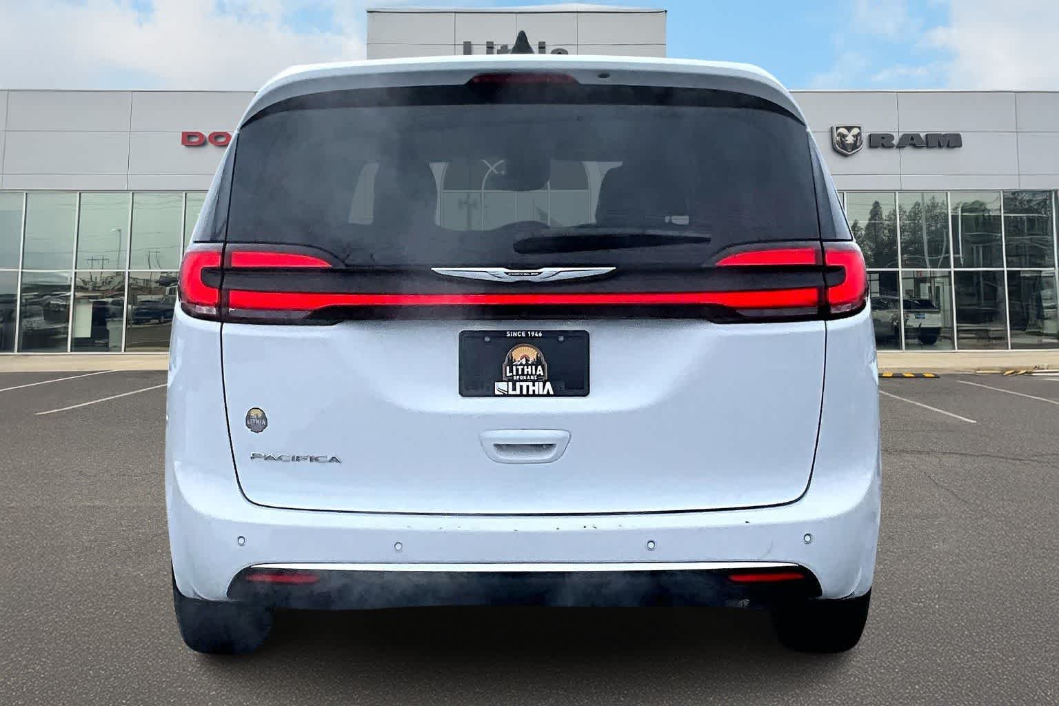 Thumbnail: 2024 Chrysler Pacifica - 5