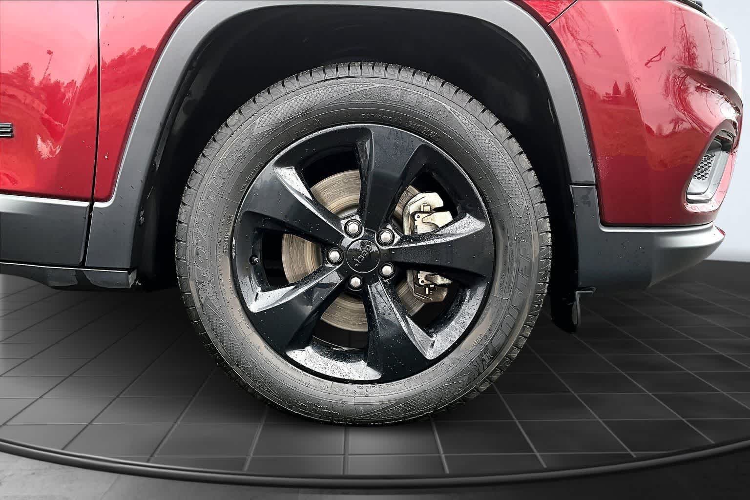 Thumbnail: 2020 Jeep Cherokee - 34