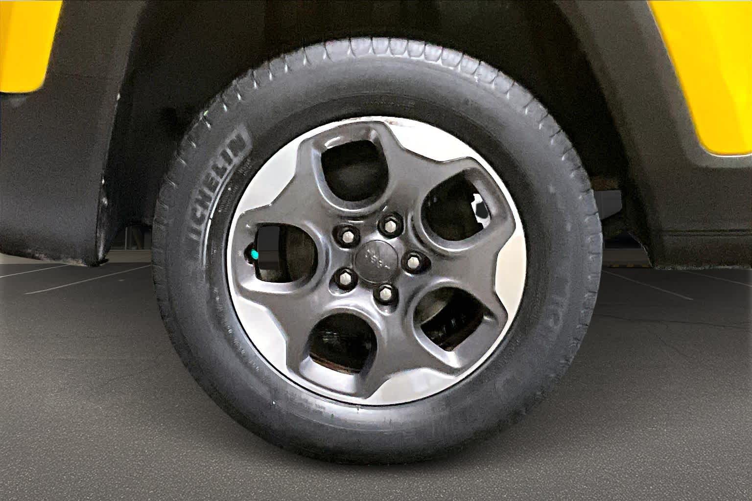 Thumbnail: 2018 Jeep Renegade - 36