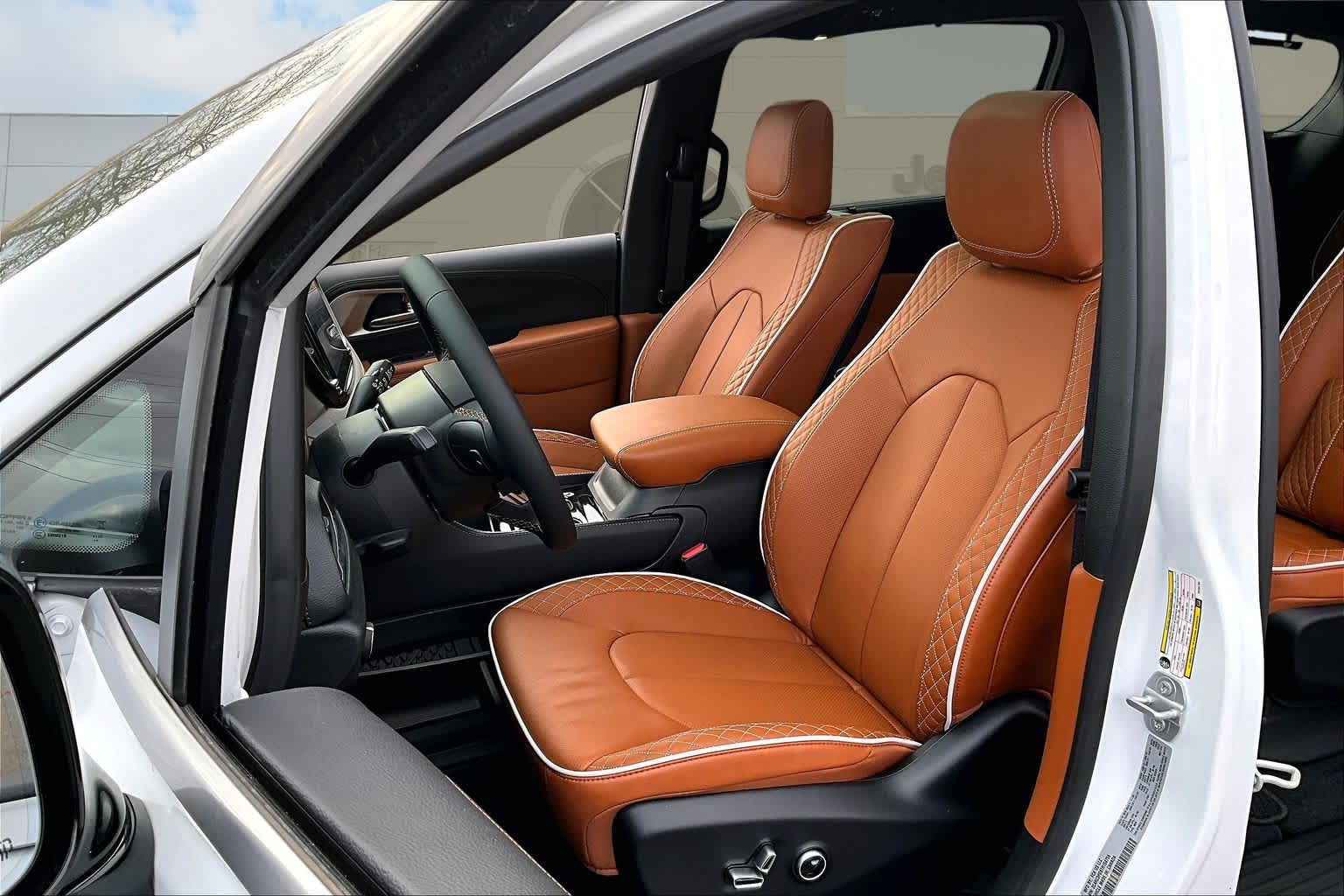 Thumbnail: 2026 Chrysler Pacifica - 11