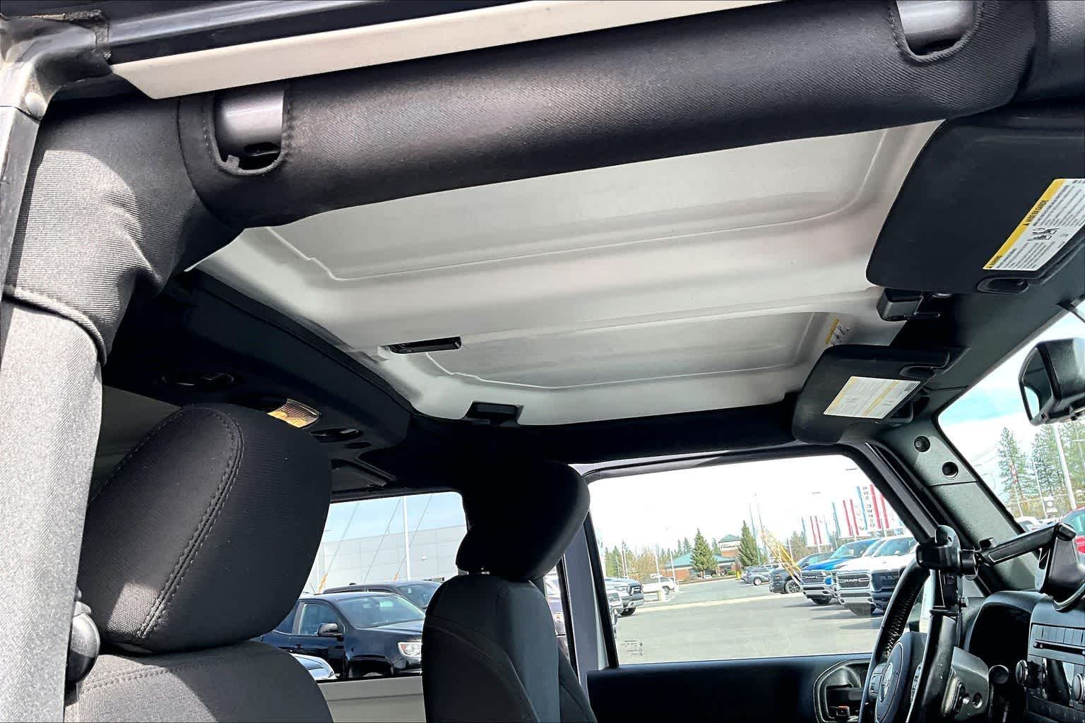 Thumbnail: 2017 Jeep Wrangler - 30