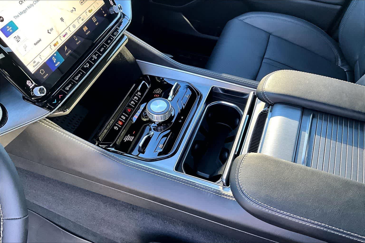 Thumbnail: 2026 Jeep Grand Wagoneer L - 17