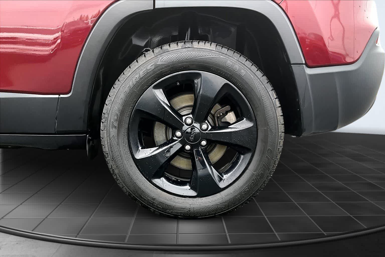 Thumbnail: 2020 Jeep Cherokee - 35