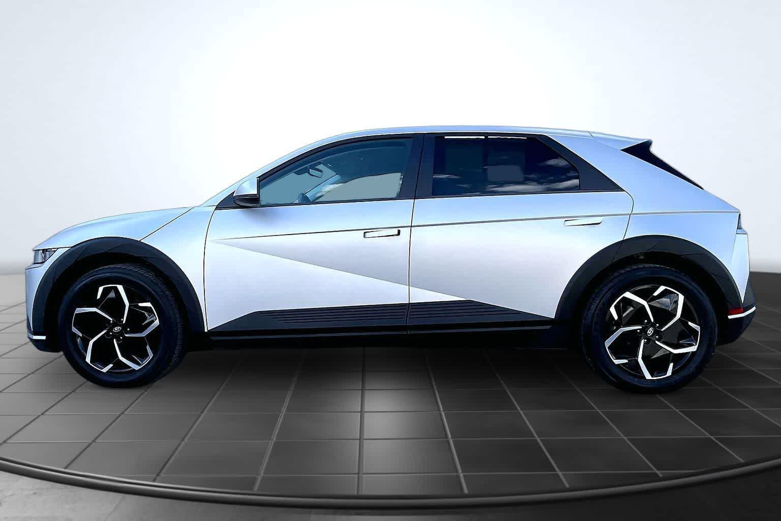 Thumbnail: 2023 Hyundai Ioniq 5 - 2
