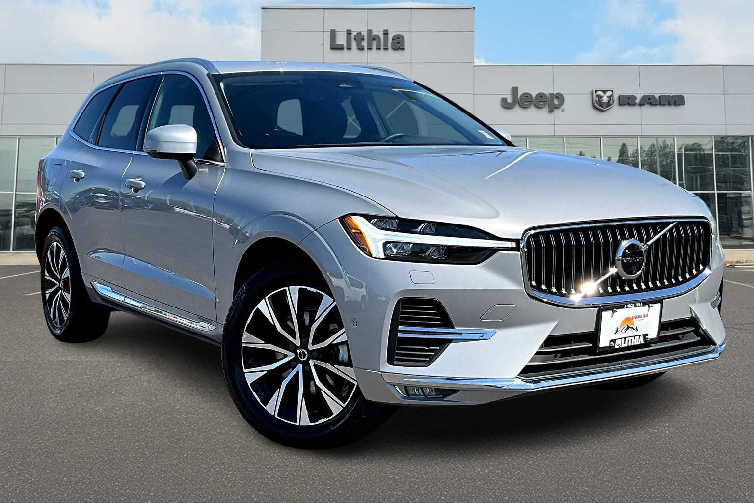 2023 Volvo XC60 B5 Plus photo 2