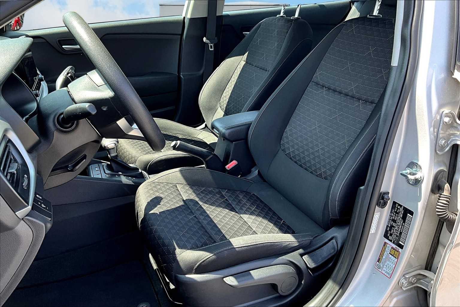 Thumbnail: 2022 Kia Rio - 10