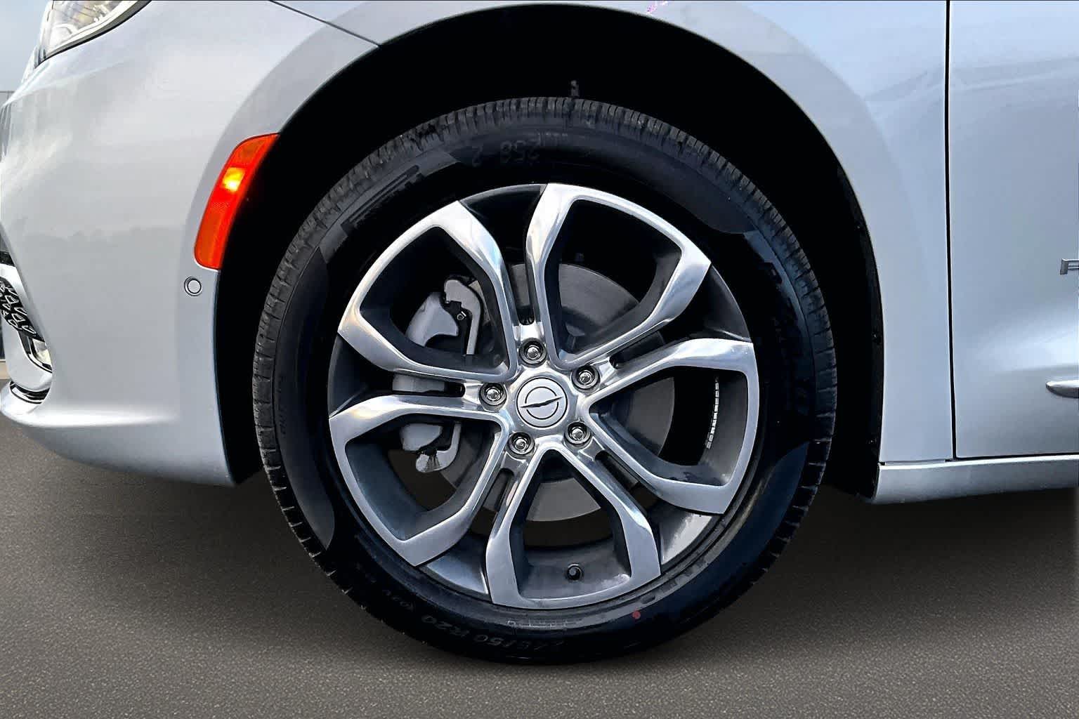 Thumbnail: 2026 Chrysler Pacifica - 8