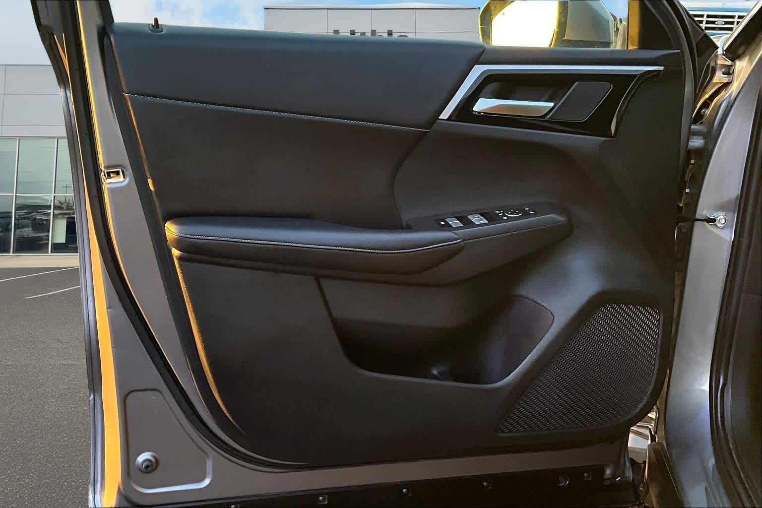 Thumbnail: 2024 Mitsubishi Outlander - 28