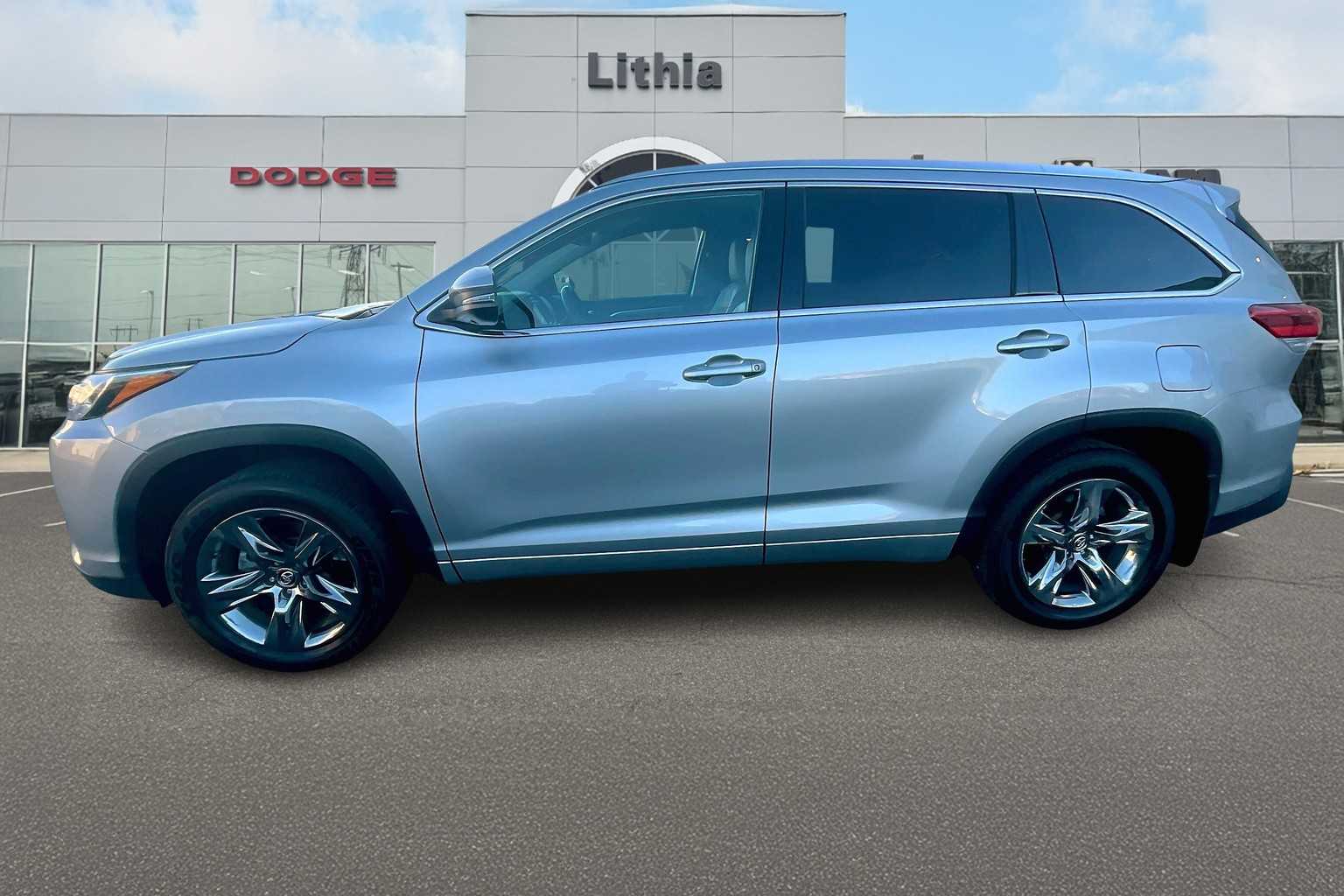 2018 Toyota Highlander Limited Platinum photo 2