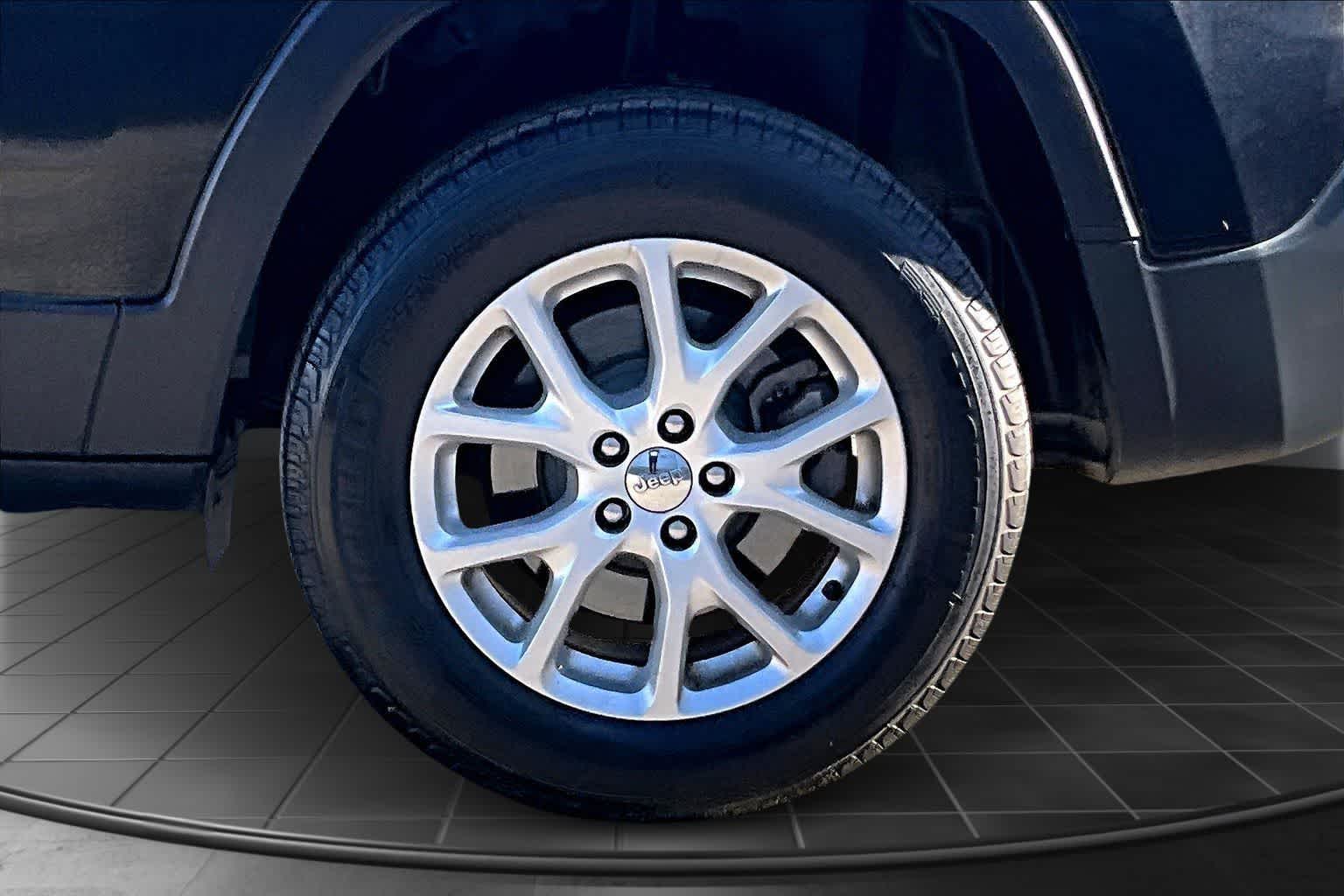 Thumbnail: 2016 Jeep Cherokee - 36