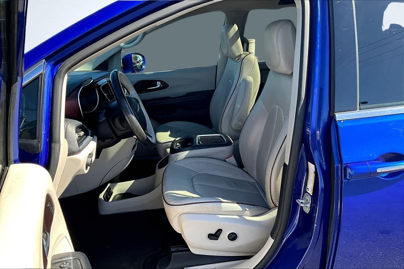 Thumbnail: 2020 Chrysler Pacifica - 11