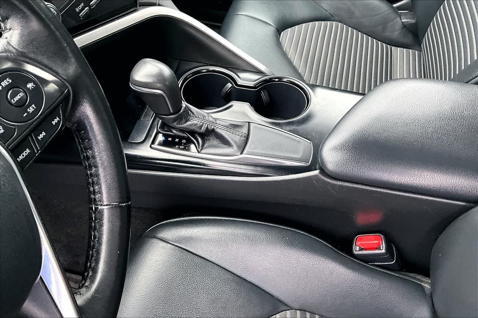 Thumbnail: 2019 Toyota Camry - 17