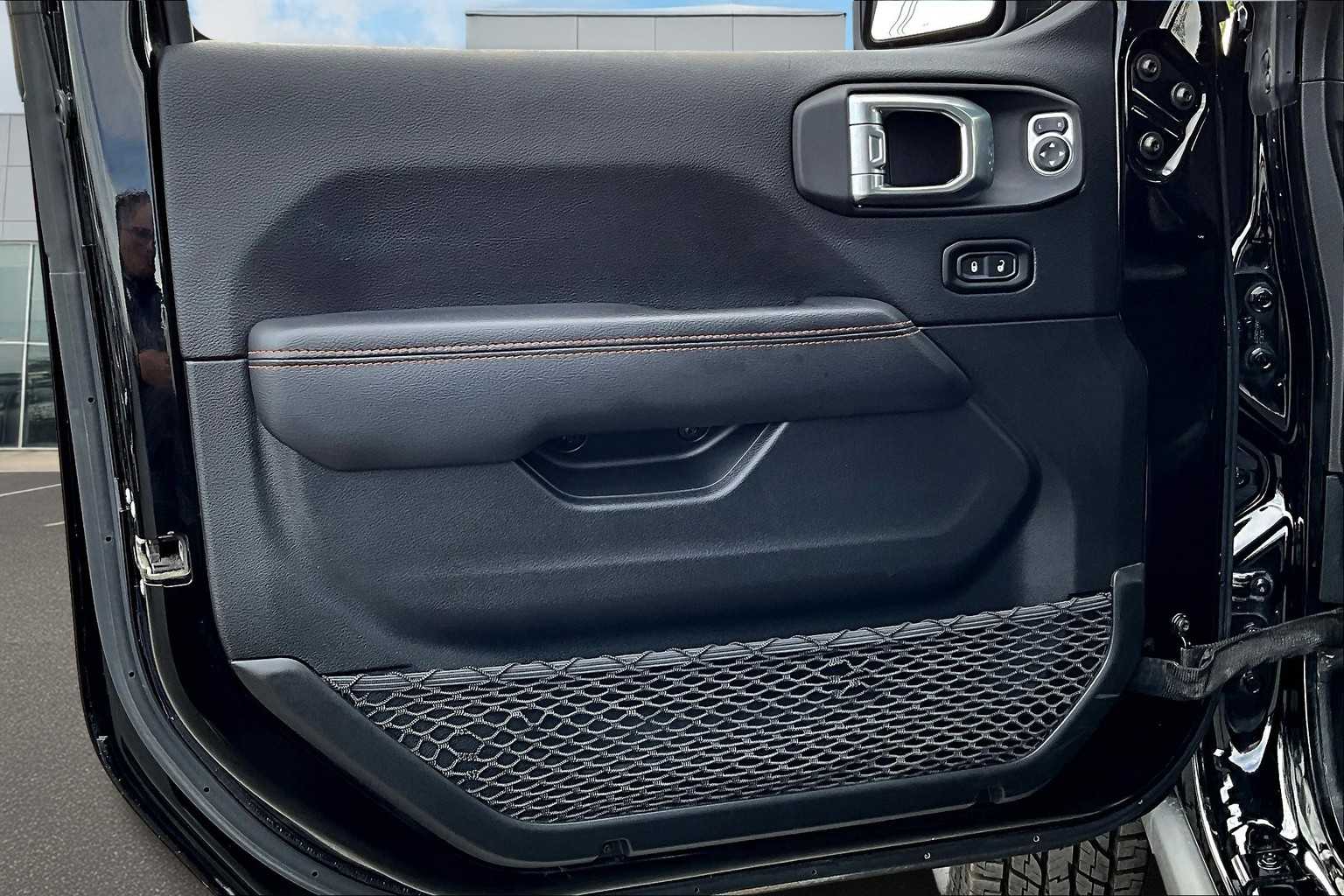 Thumbnail: 2022 Jeep Gladiator - 28