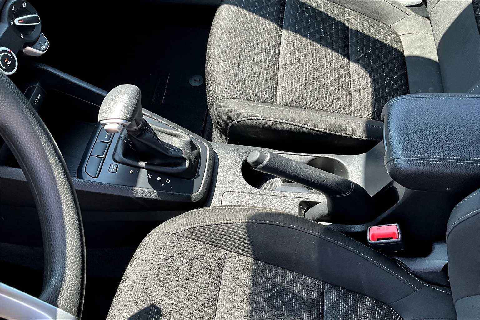 Thumbnail: 2022 Kia Rio - 15