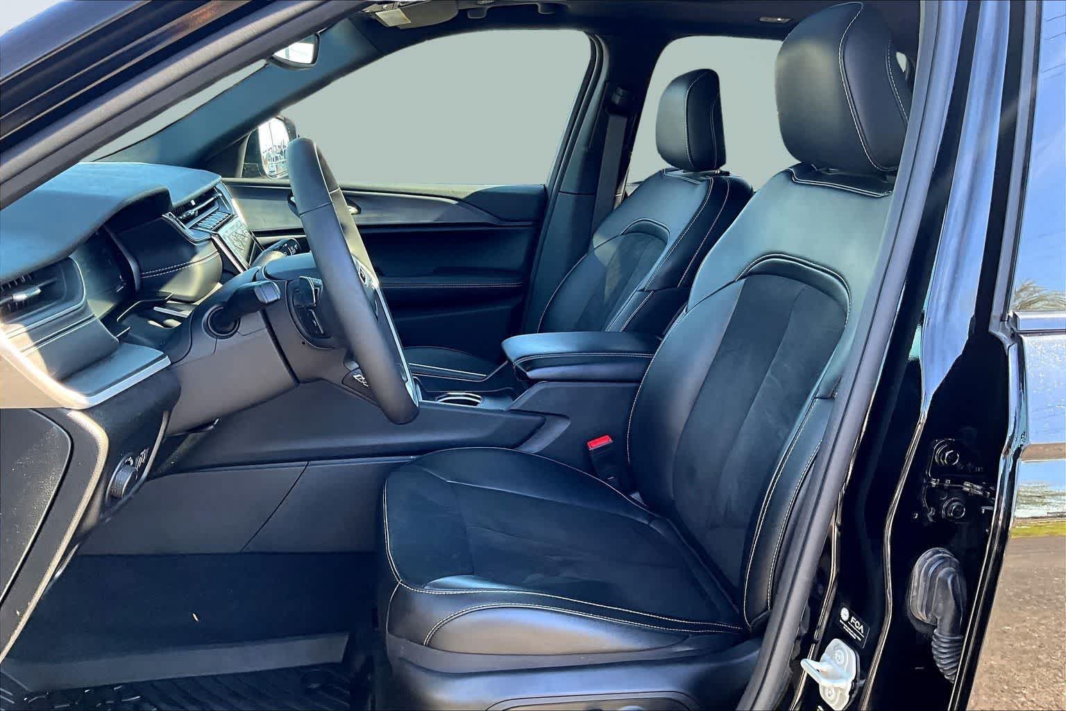 Thumbnail: 2024 Jeep Grand Cherokee - 11