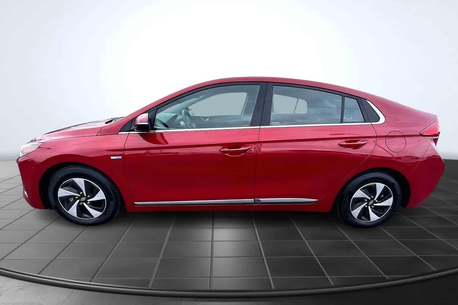 Thumbnail: 2019 Hyundai Ioniq - 3