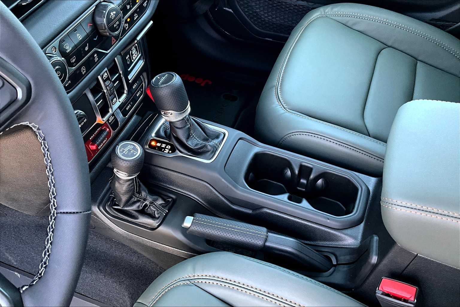 Thumbnail: 2025 Jeep Gladiator - 15