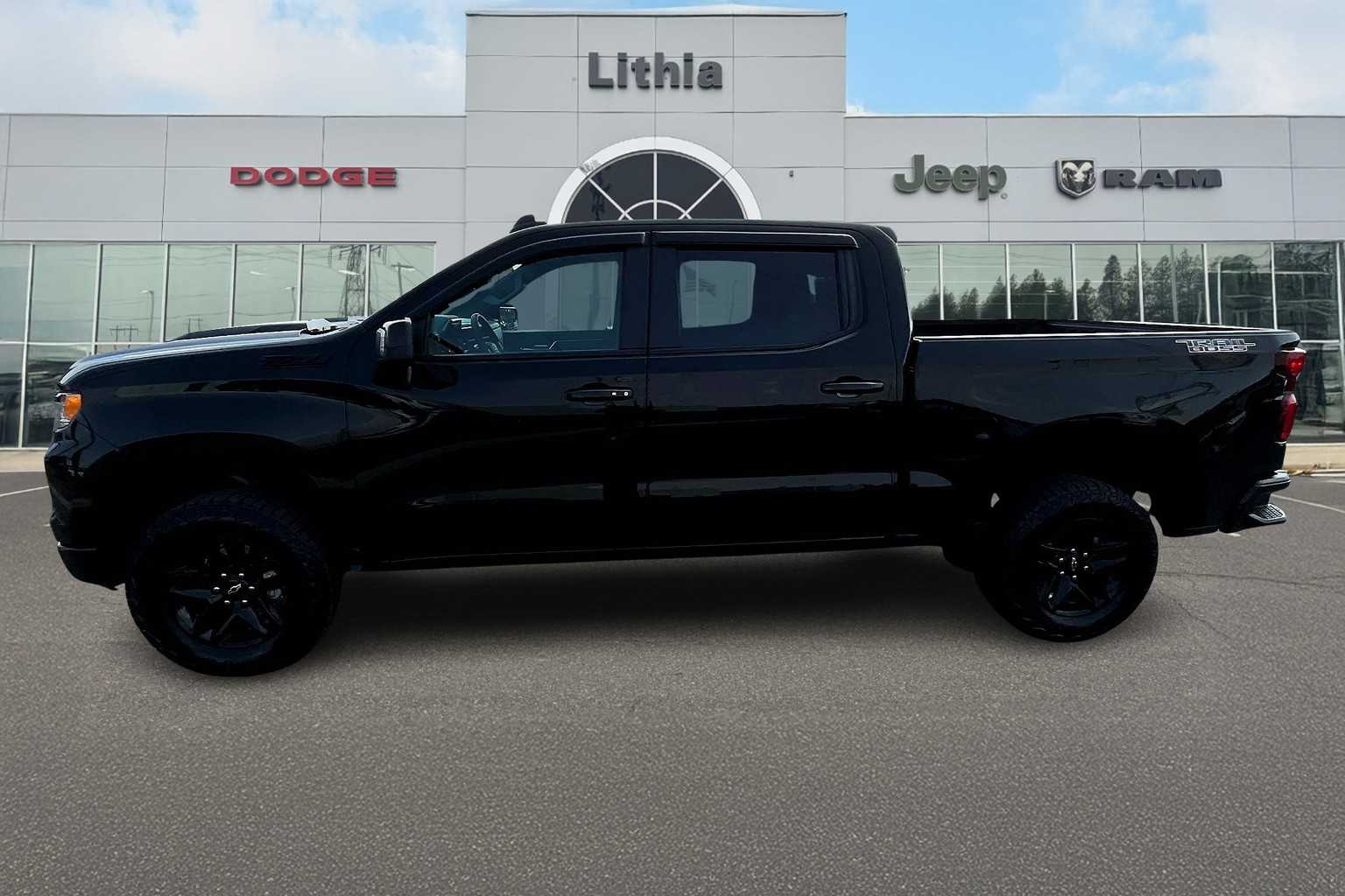 2024 Chevrolet Silverado 1500 LT Trail Boss photo 3