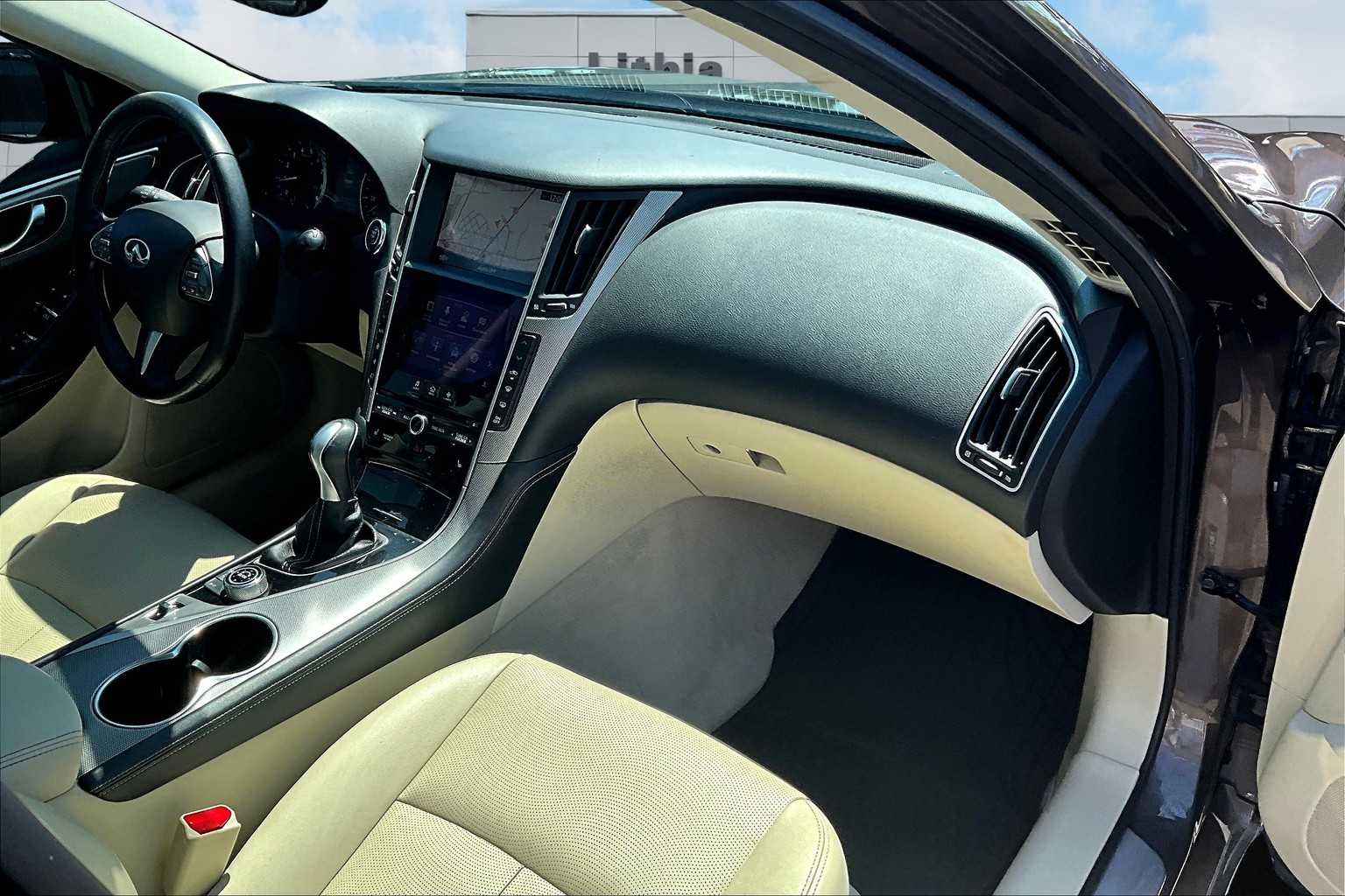 Thumbnail: 2015 INFINITI Q50 - 24