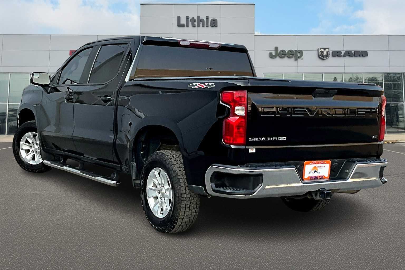 2021 Chevrolet Silverado 1500 LT photo 2