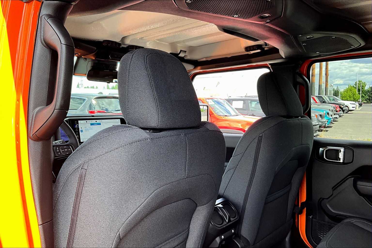 Thumbnail: 2025 Jeep Gladiator - 12