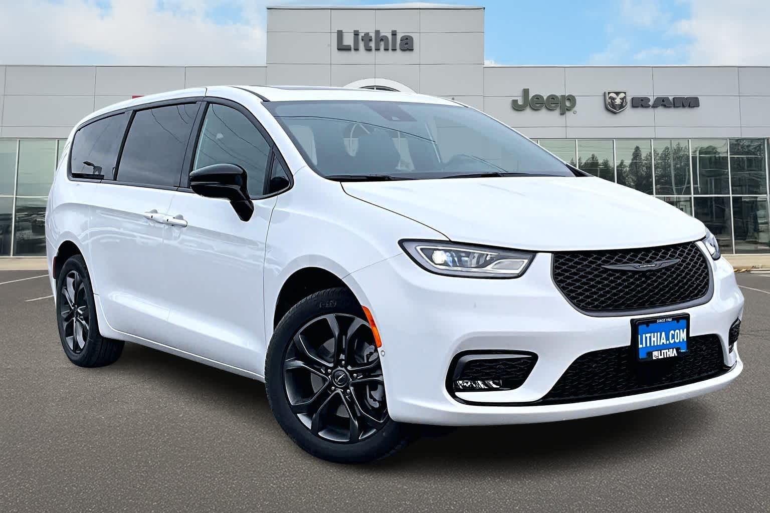 Thumbnail: 2026 Chrysler Pacifica - 22