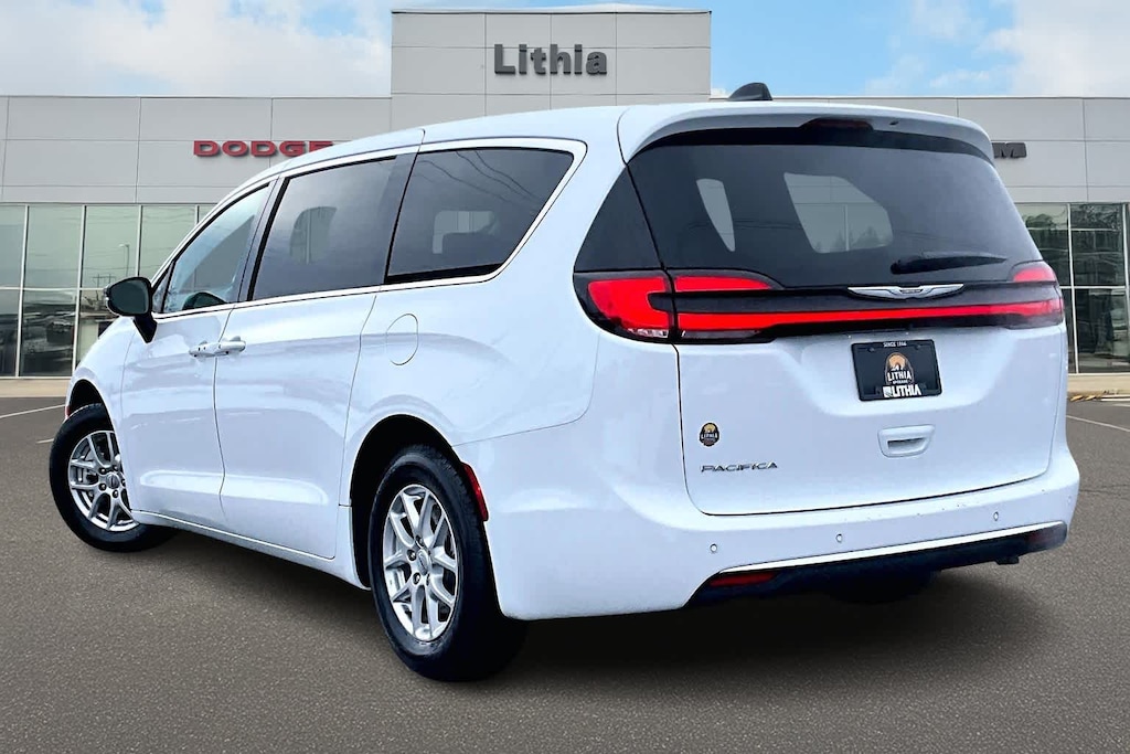 Used 2024 Chrysler Pacifica Touring L Van