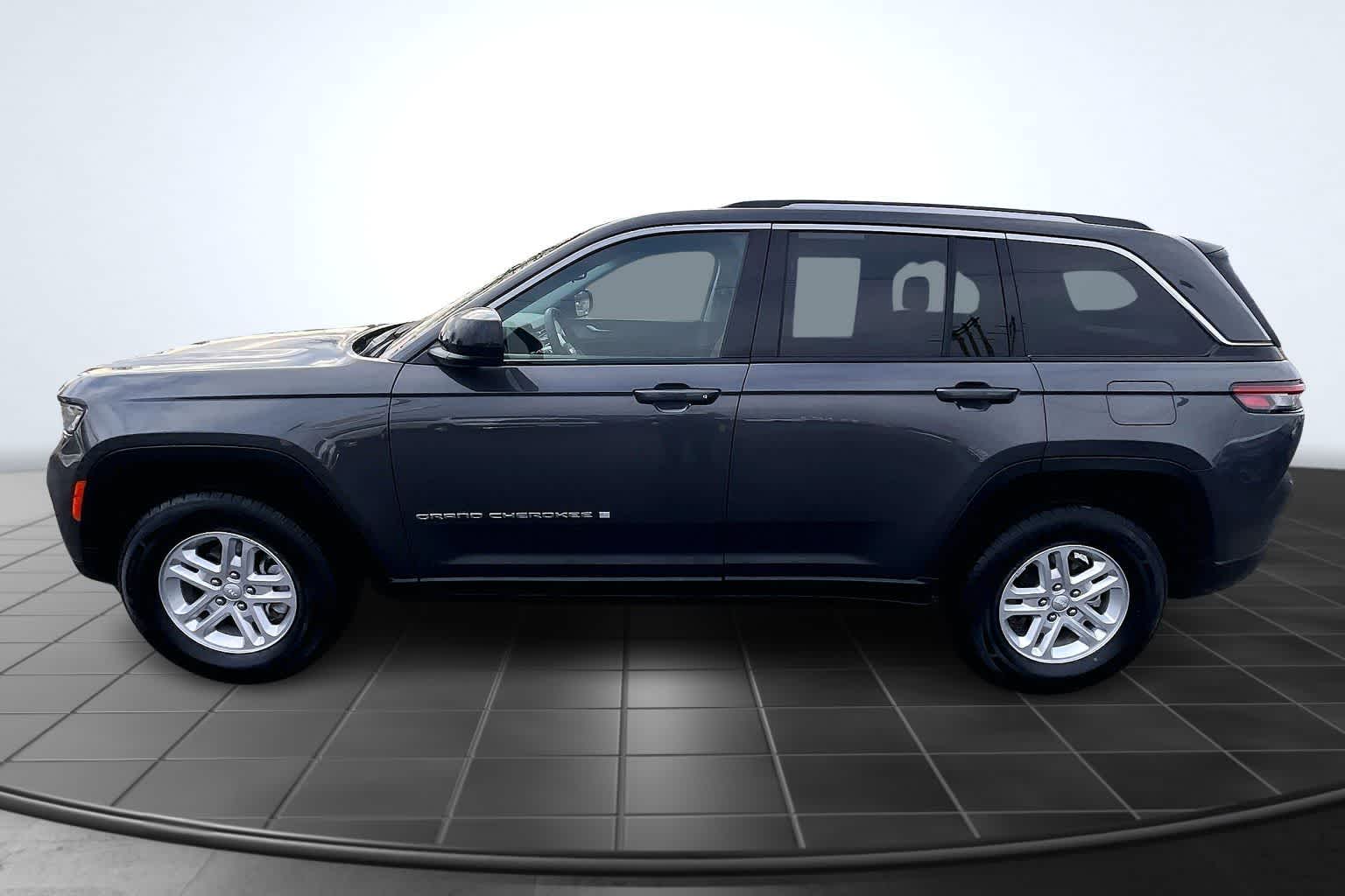 Thumbnail: 2023 Jeep Grand Cherokee - 3