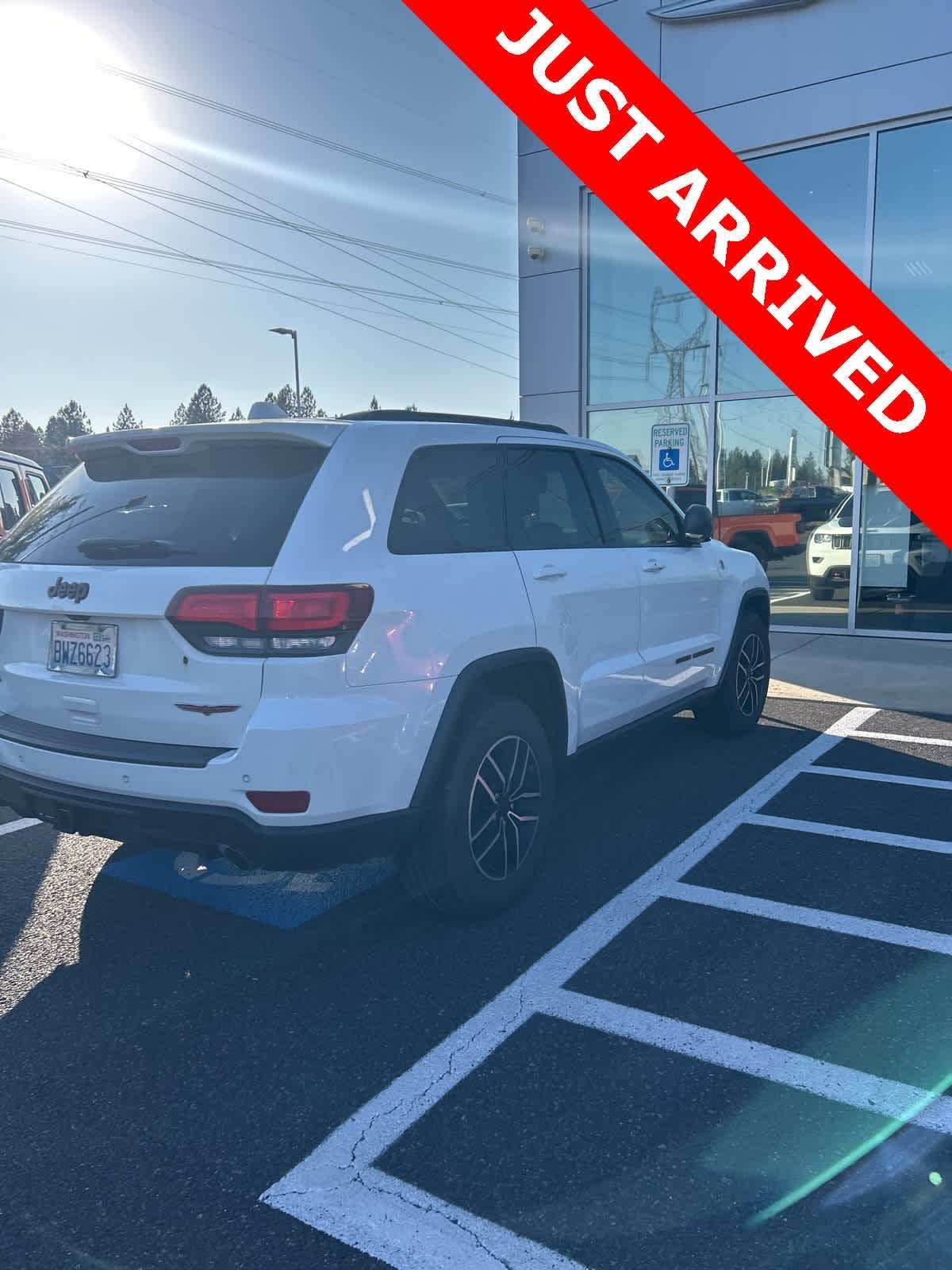 Thumbnail: 2020 Jeep Grand Cherokee - 3
