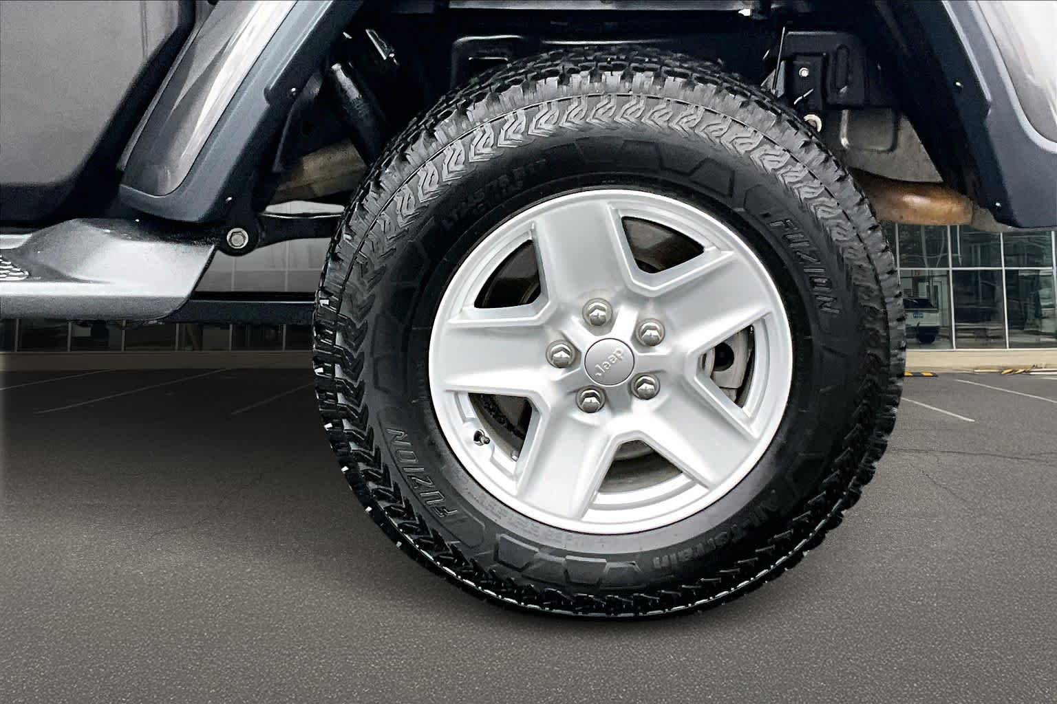 Thumbnail: 2022 Jeep Gladiator - 36