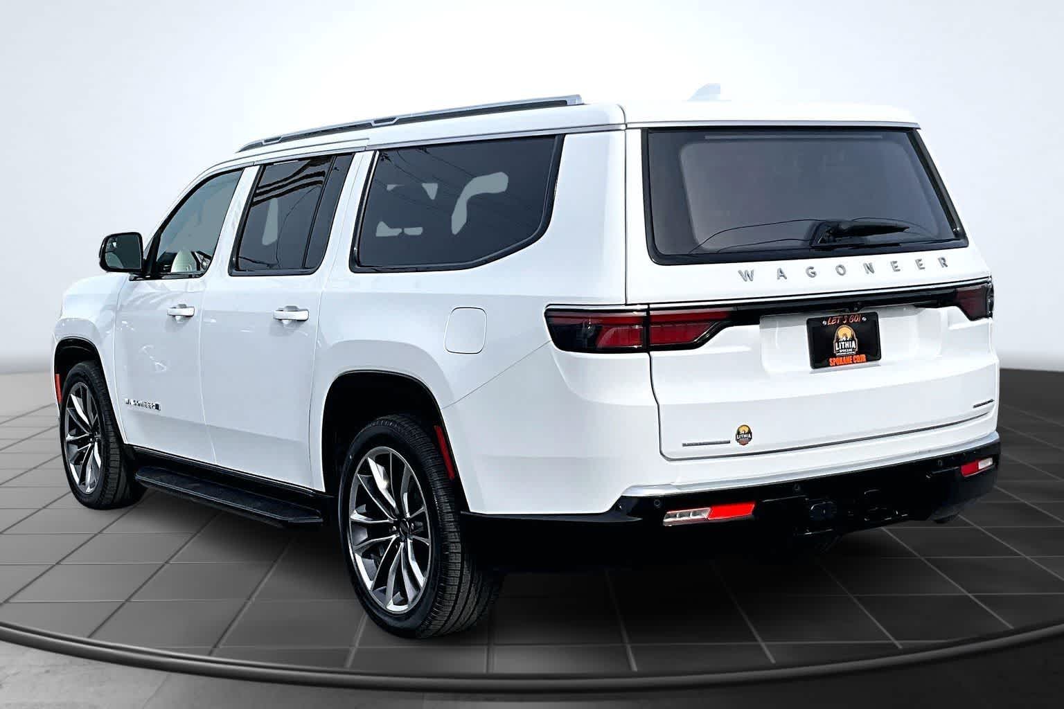 Thumbnail: 2023 Jeep Wagoneer - 4