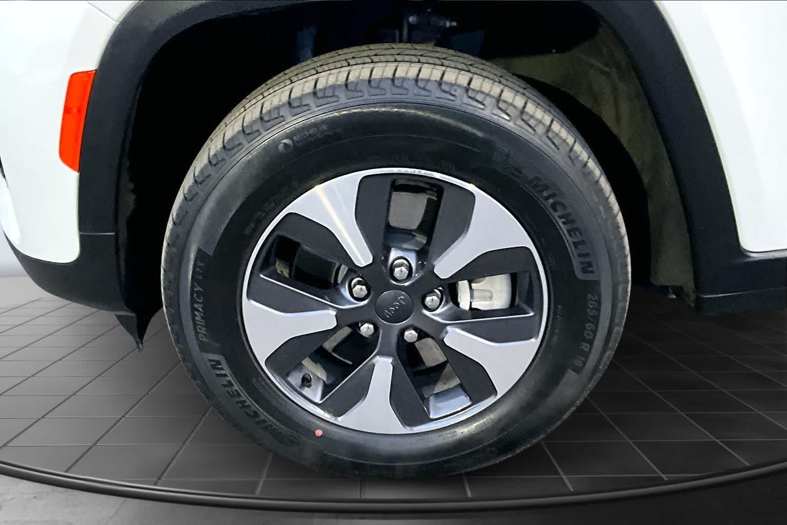 Thumbnail: 2022 Jeep Grand Cherokee - 8