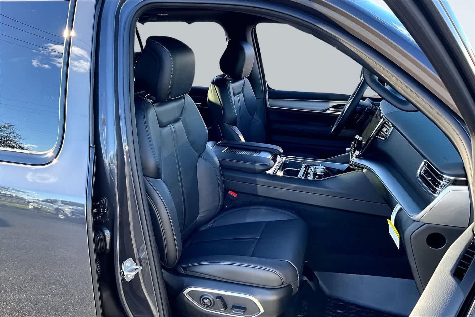 Thumbnail: 2026 Jeep Grand Wagoneer L - 14