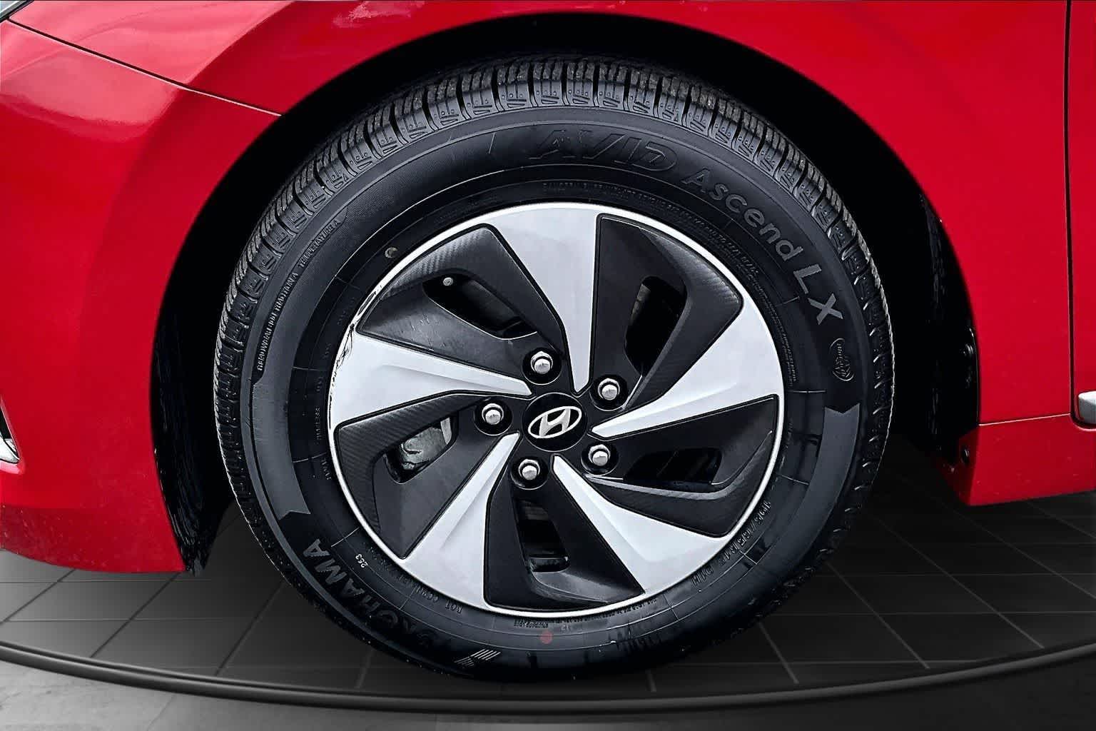 Thumbnail: 2019 Hyundai Ioniq - 8