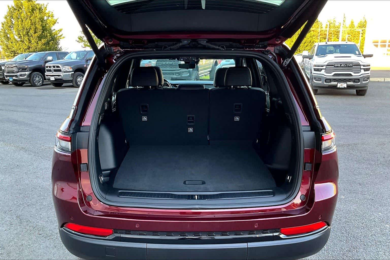 Thumbnail: 2025 Jeep Grand Cherokee - 19