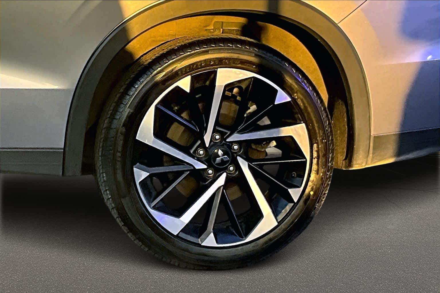 Thumbnail: 2024 Mitsubishi Outlander - 36