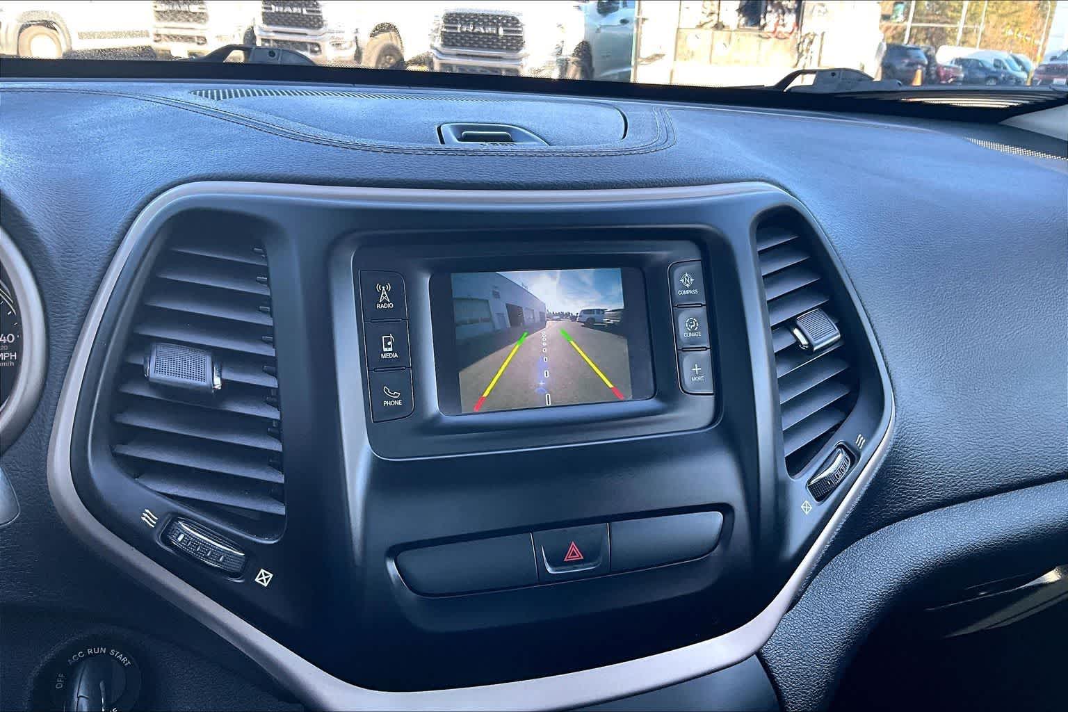 Thumbnail: 2016 Jeep Cherokee - 27