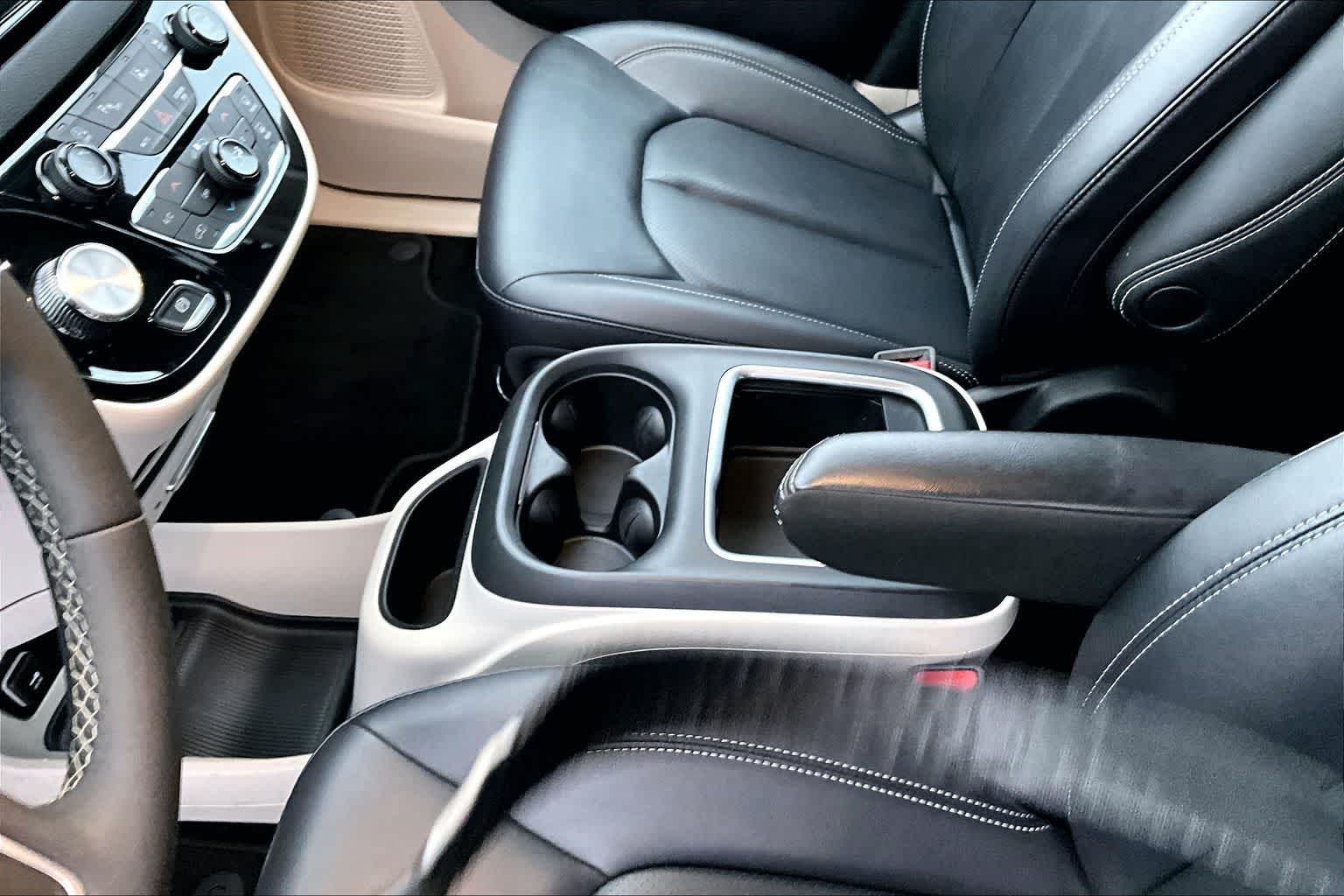 Thumbnail: 2024 Chrysler Pacifica - 17