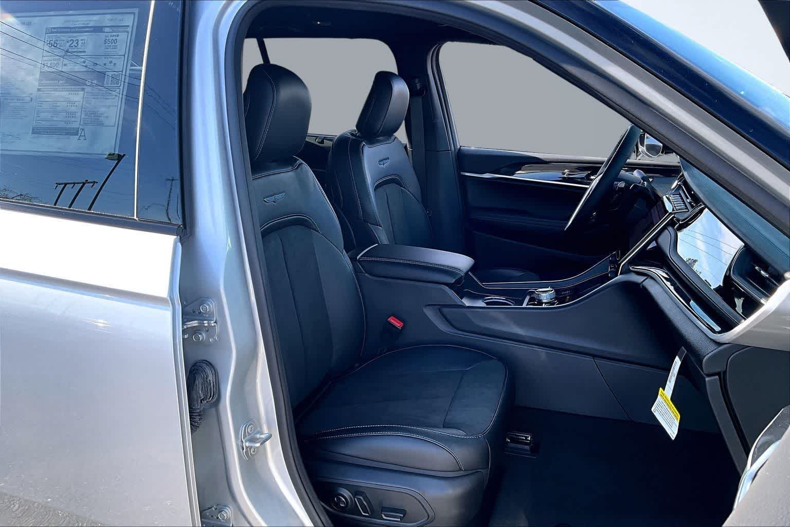 Thumbnail: 2025 Jeep Grand Cherokee - 14